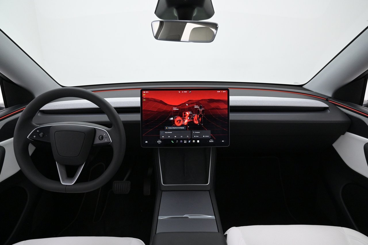 Tesla Model Y Long Range AWD Autopilot 2025, bild 6/10