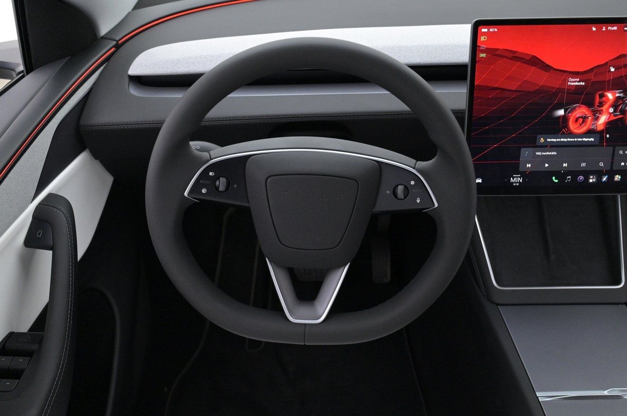 Tesla Model Y Long Range AWD Autopilot 2025, bild 7/10