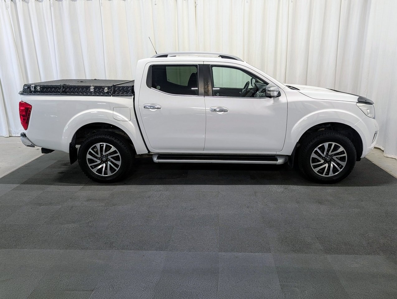 Nissan Navara Dubbelhytt 2.3 dCi 4WD 2018, bild 5/10