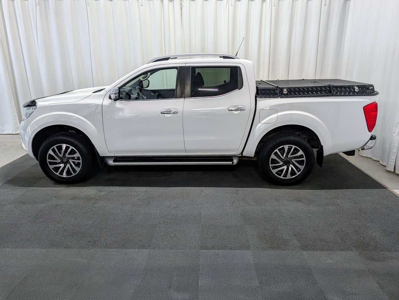 Nissan Navara Dubbelhytt 2.3 dCi 4WD 2018, bild 2/10
