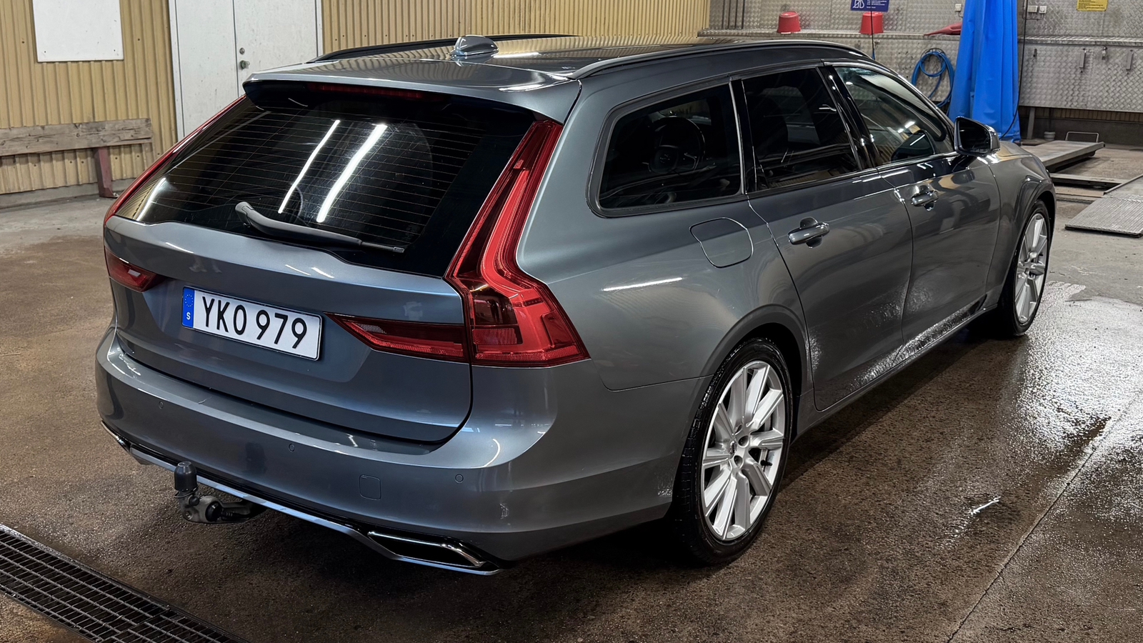 Volvo V90 D4 Geartronic, R-Design 2017, bild 4/12
