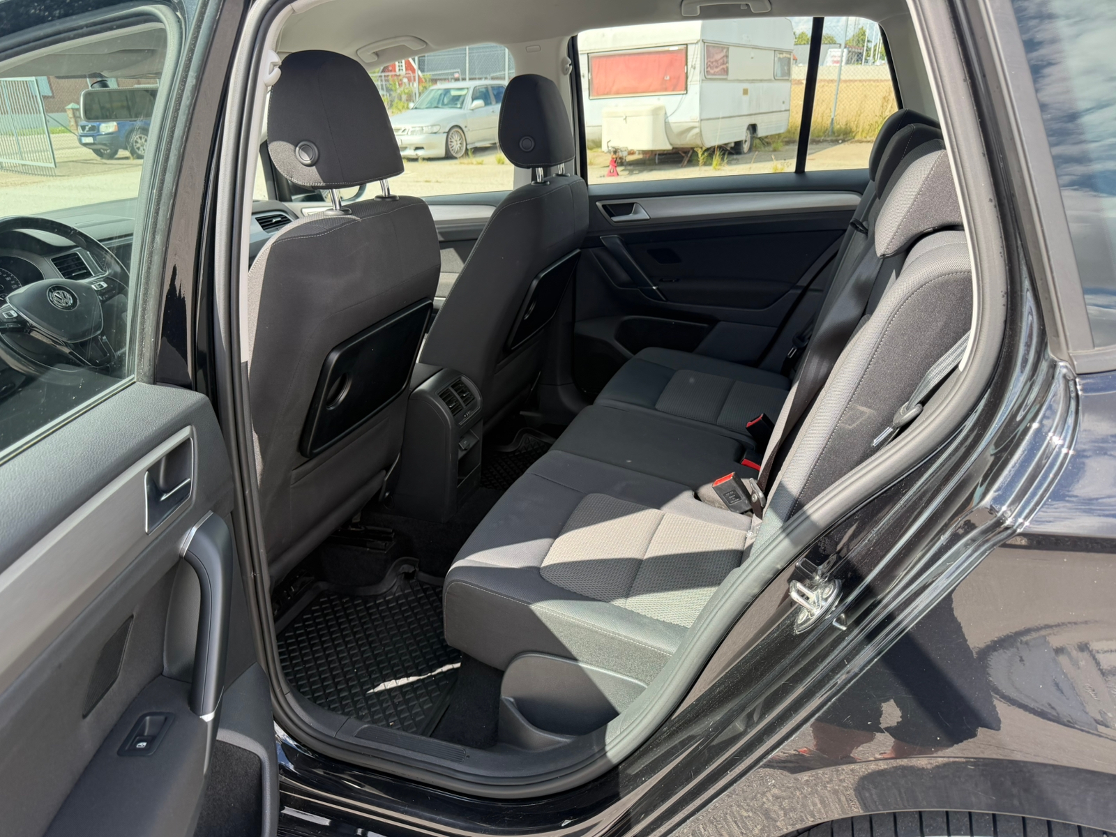 Volkswagen Golf Sportsvan 2017, photo 6/10