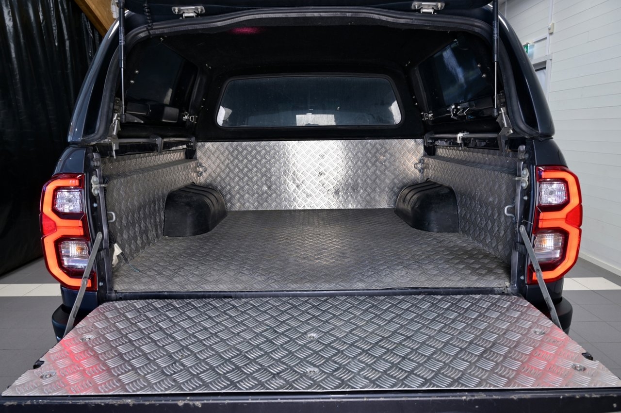 Toyota HiLux 2022, bild 7/21