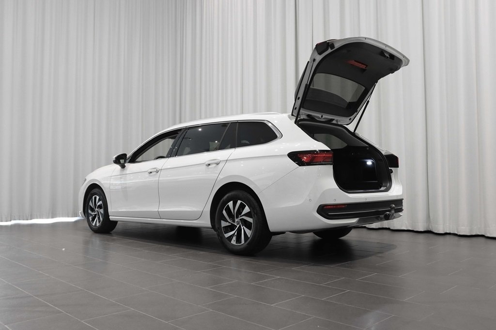Volkswagen Passat Sportscombi eTSI 150hk 2025, bild 4/23