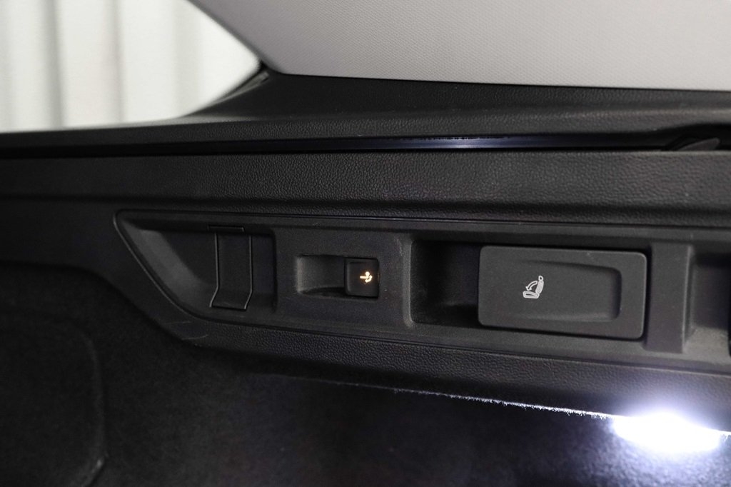 Volkswagen Passat Sportscombi eTSI 150hk 2025, bild 6/23