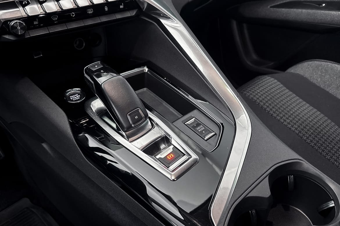 Peugeot 5008 Bensin Automat 7 Sits 2023, bild 7/13