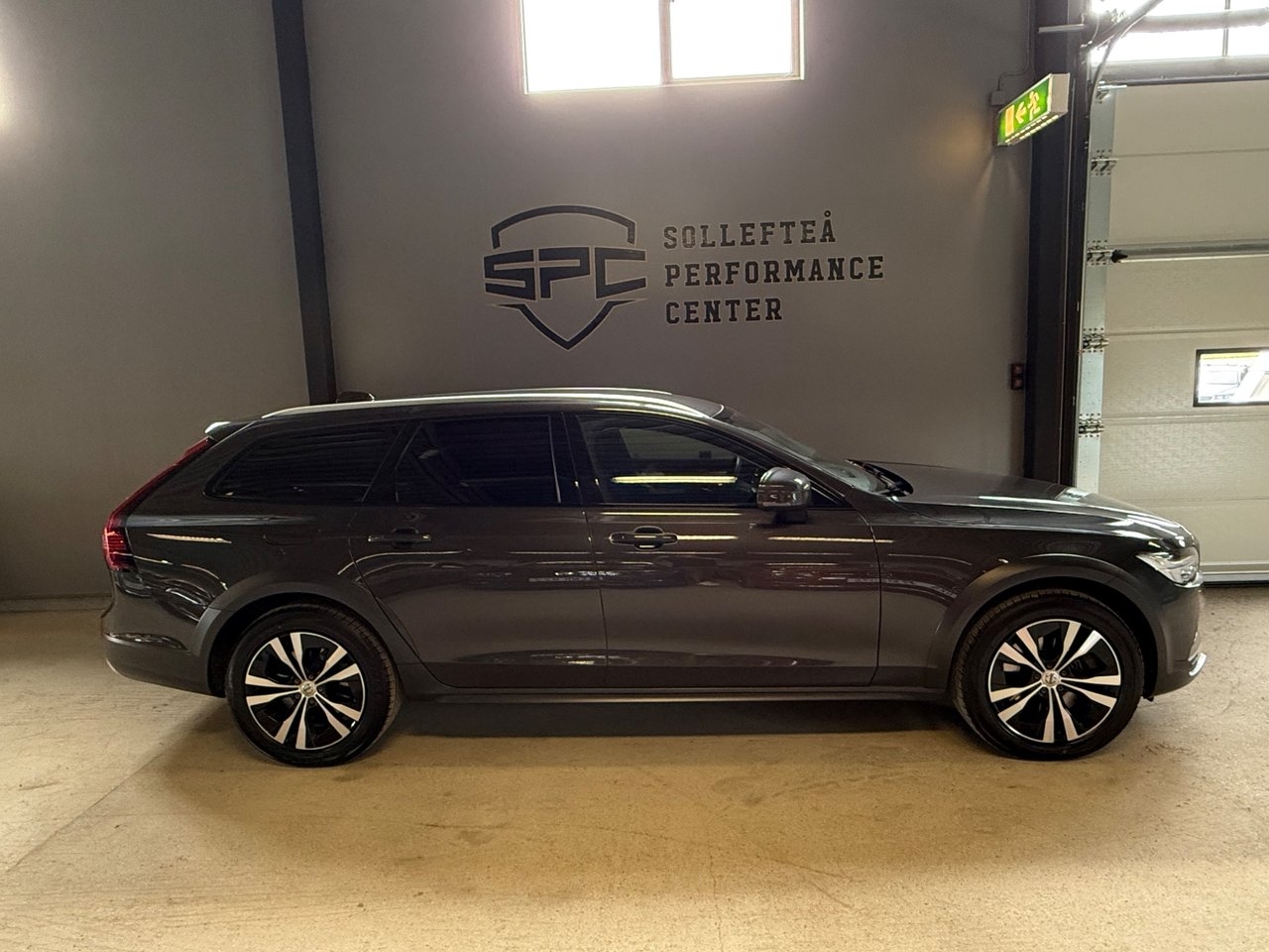 Volvo V90 Cross Country 2023, bild 2/18
