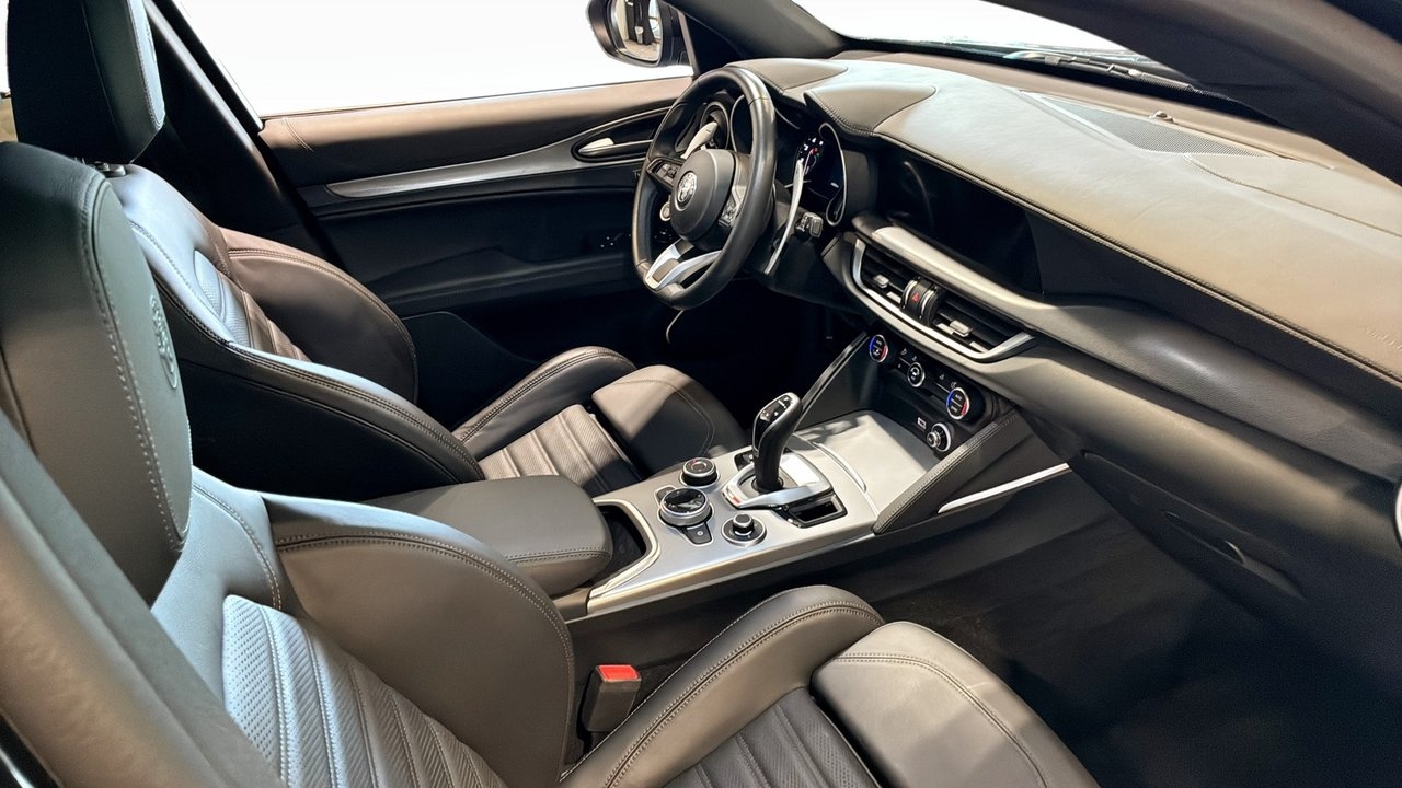 Alfa Romeo Stelvio 2022, bild 3/9