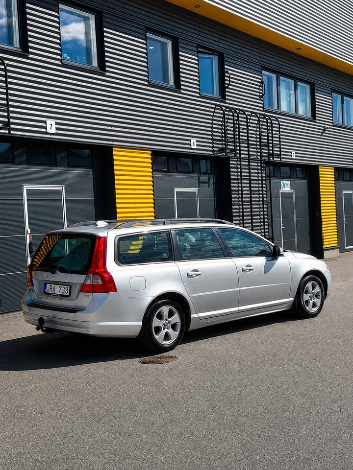 Volvo V70 2.0F Momentum Euro 4 2009, bild 3/23