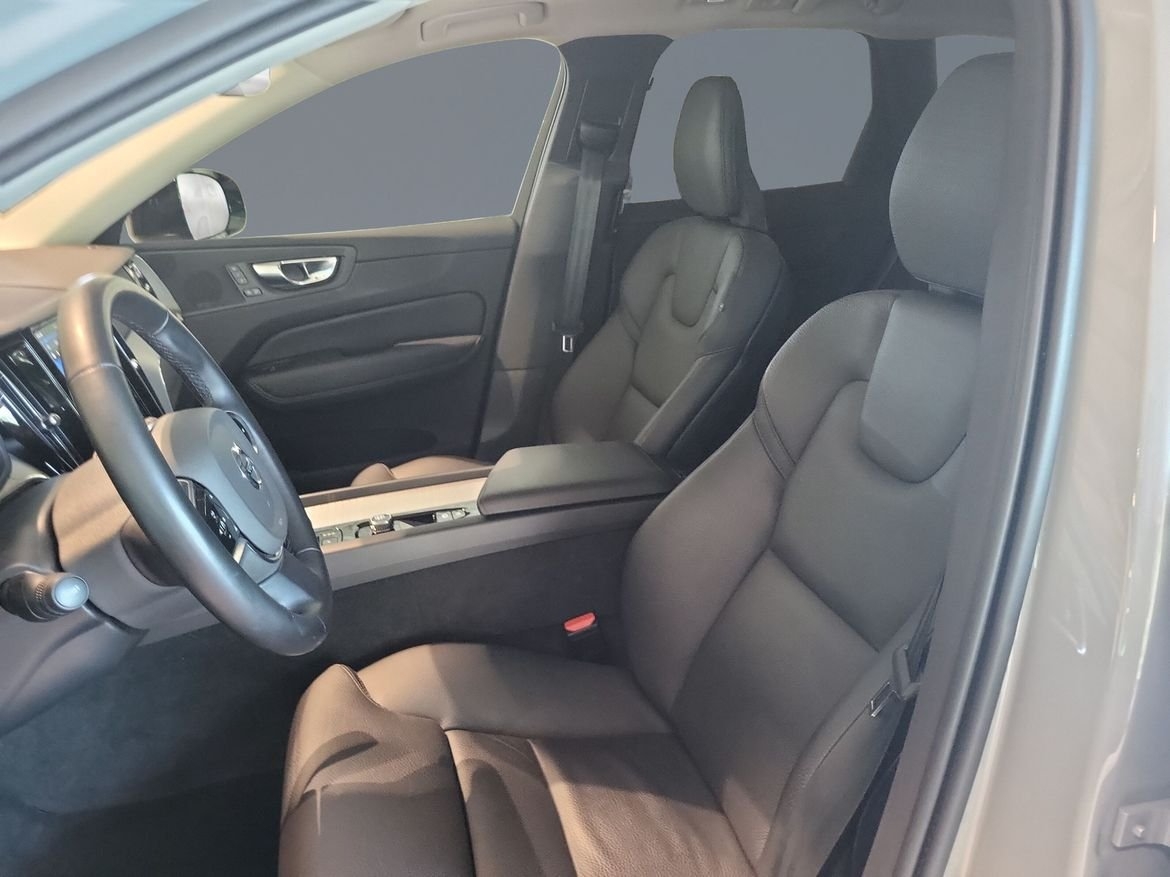 Volvo XC60 T6 AWD Plus Dark Edition 2025, photo 6/9