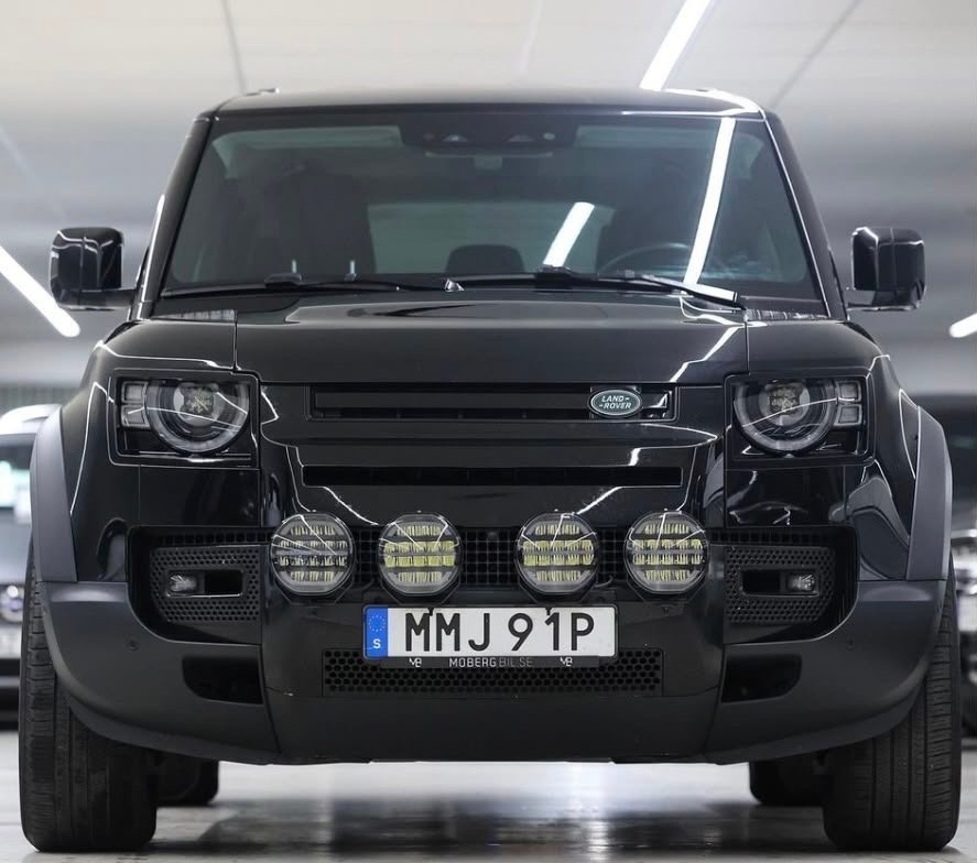 Land Rover Defender 110 P400 MHEV SE 2020, photo 4/10