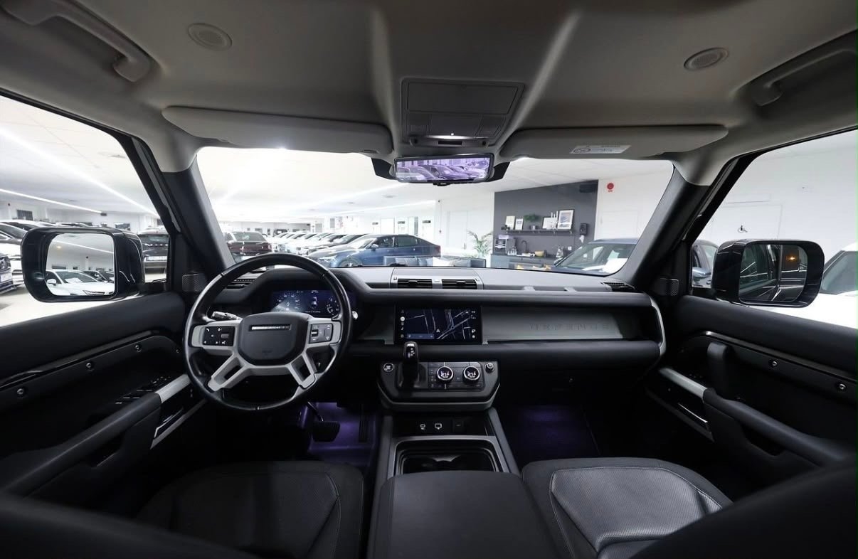 Land Rover Defender 110 P400 MHEV SE 2020, photo 7/10