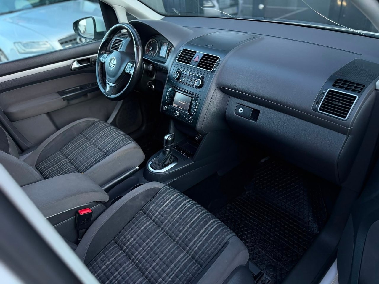 Volkswagen Touran 2011, bild 5/27