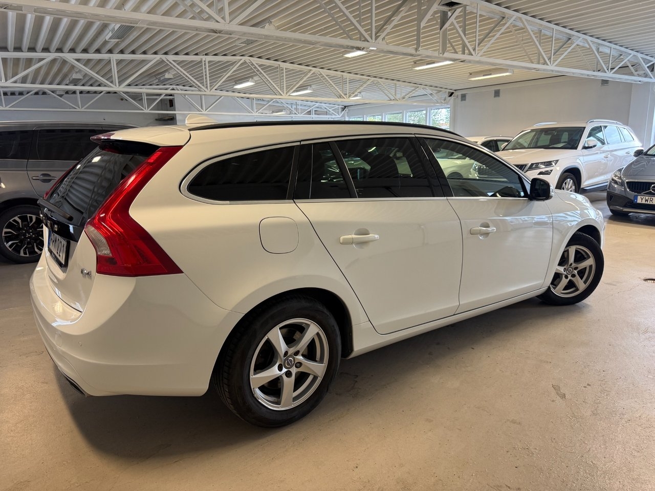 Volvo V60 2015, photo 4/10