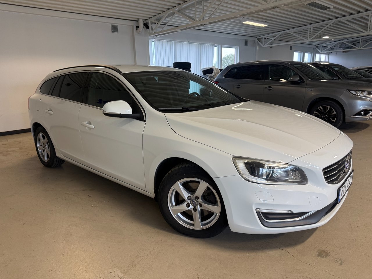 Volvo V60 2015, photo 2/10