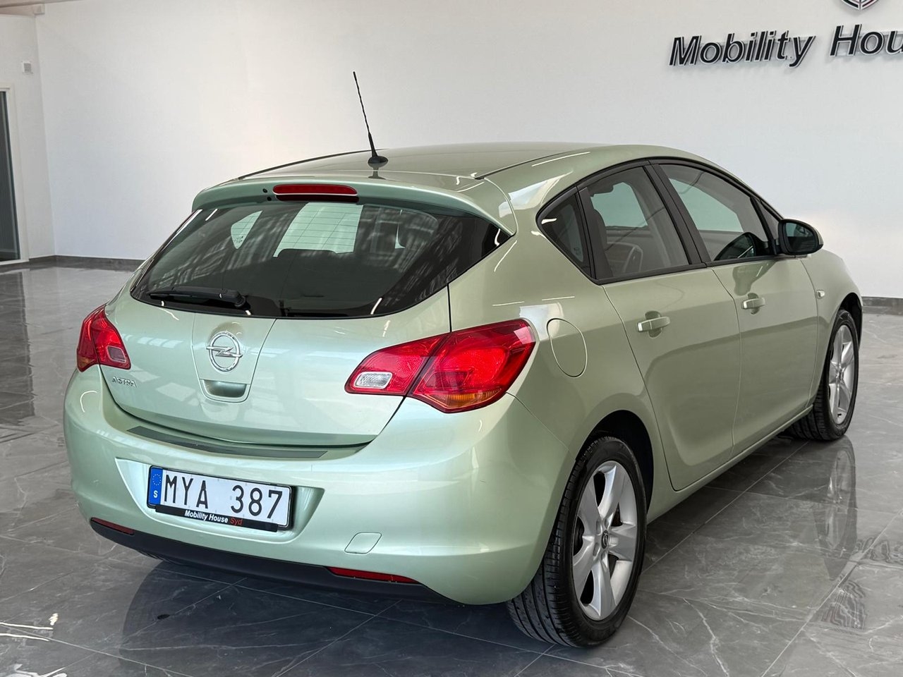 Opel Astra 1.6 Enjoy Euro 5 2012, bild 3/10