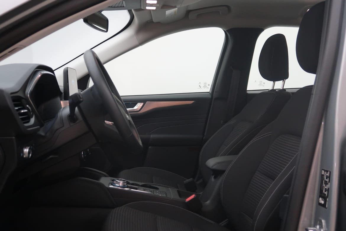 Ford Kuga Plug-In Hybrid E-CVT 225HK 2023, bild 4/24