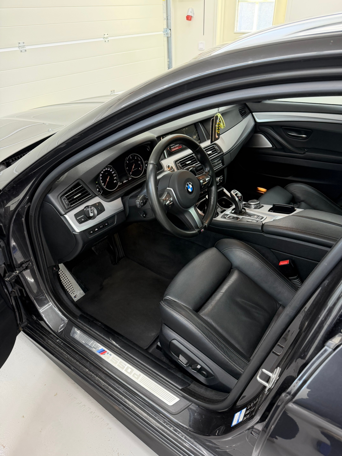 BMW M550d xDrive Touring Steptronic 2017, kuva 4/9