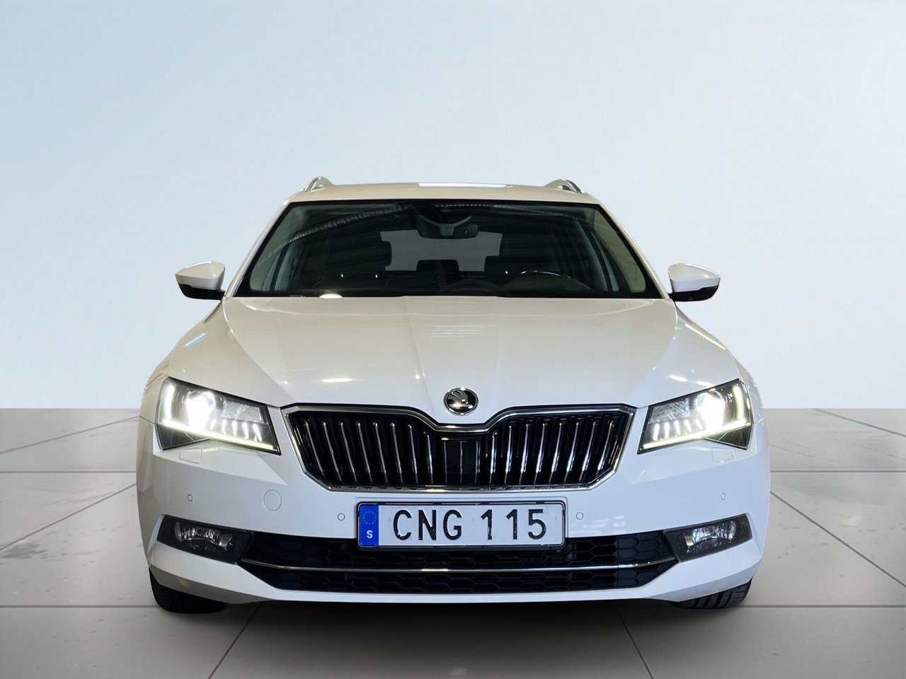 Skoda Superb 2018, bild 2/22