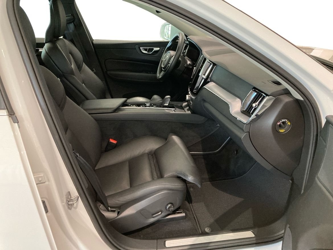 Volvo XC60 2021, kuva 4/10