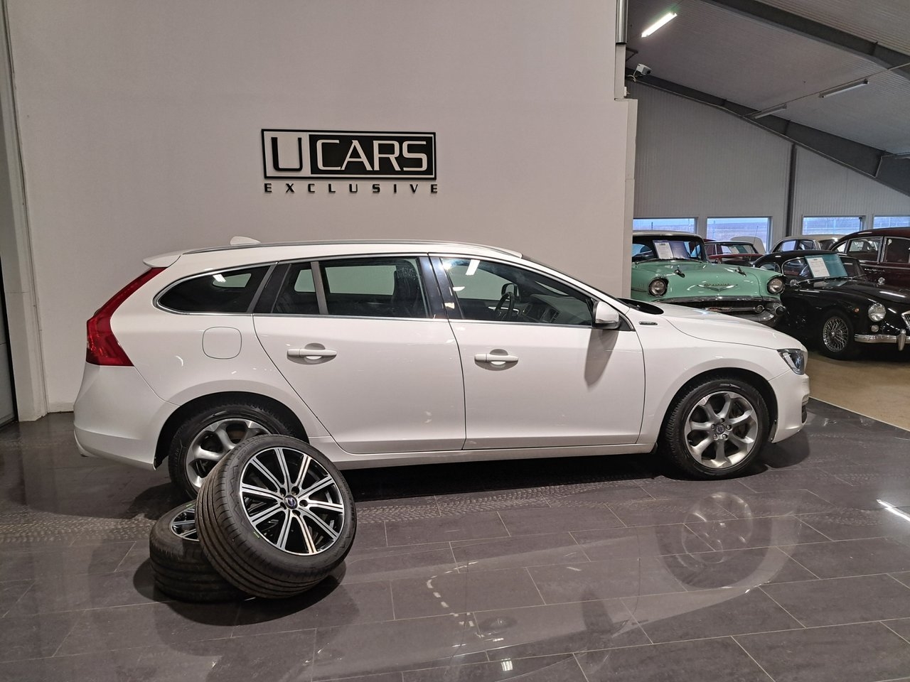 Volvo V60 2018, photo 3/10