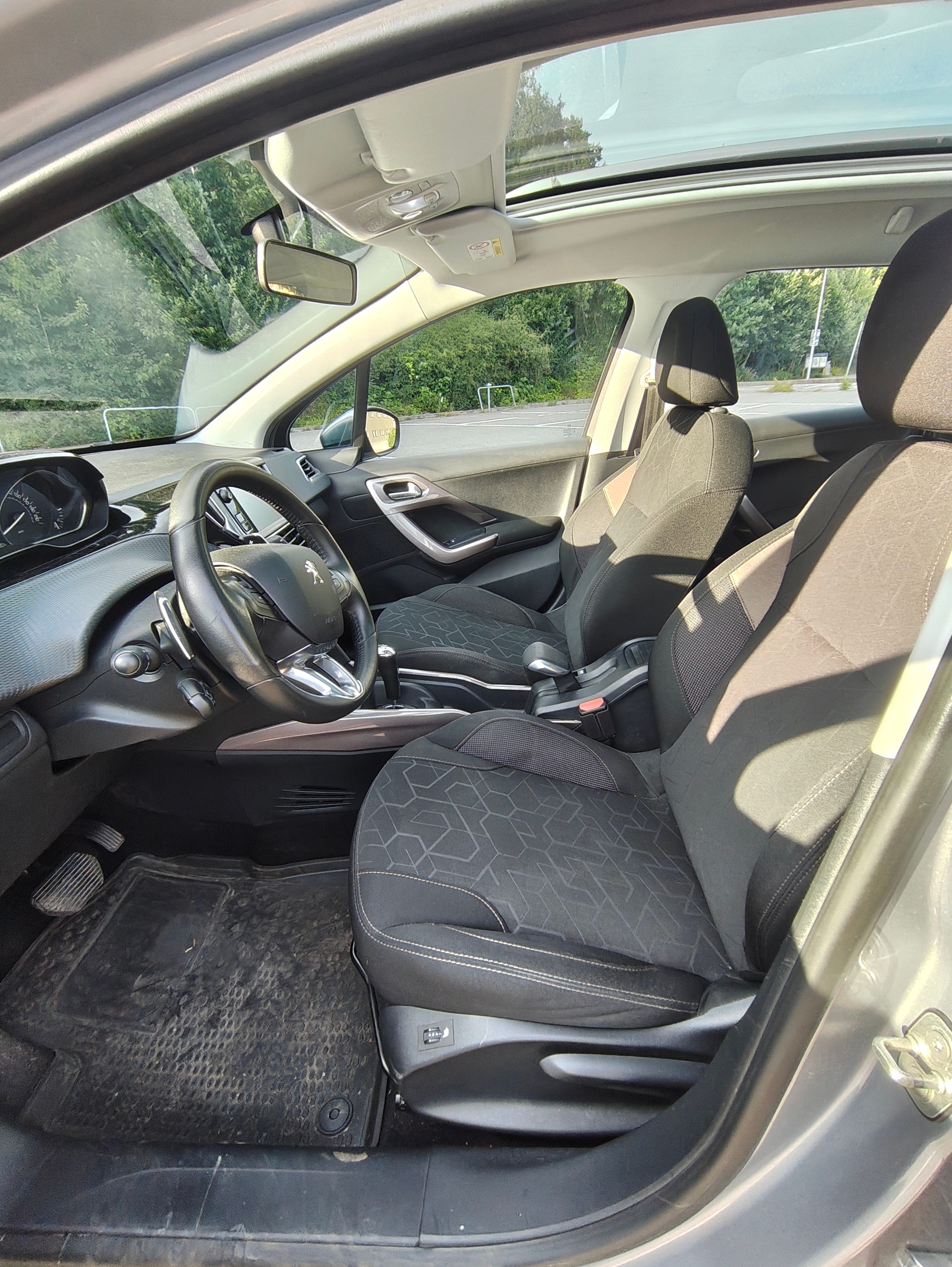 Peugeot 2008 1.2 VTi EGS 2016, bild 5/9