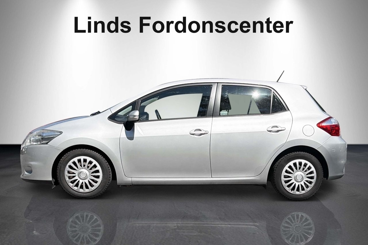 Toyota Auris 2011, bild 2/9