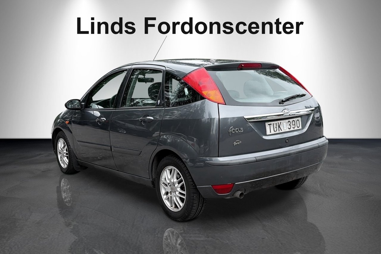 Ford Focus 5-dörrars 2003, bild 3/7