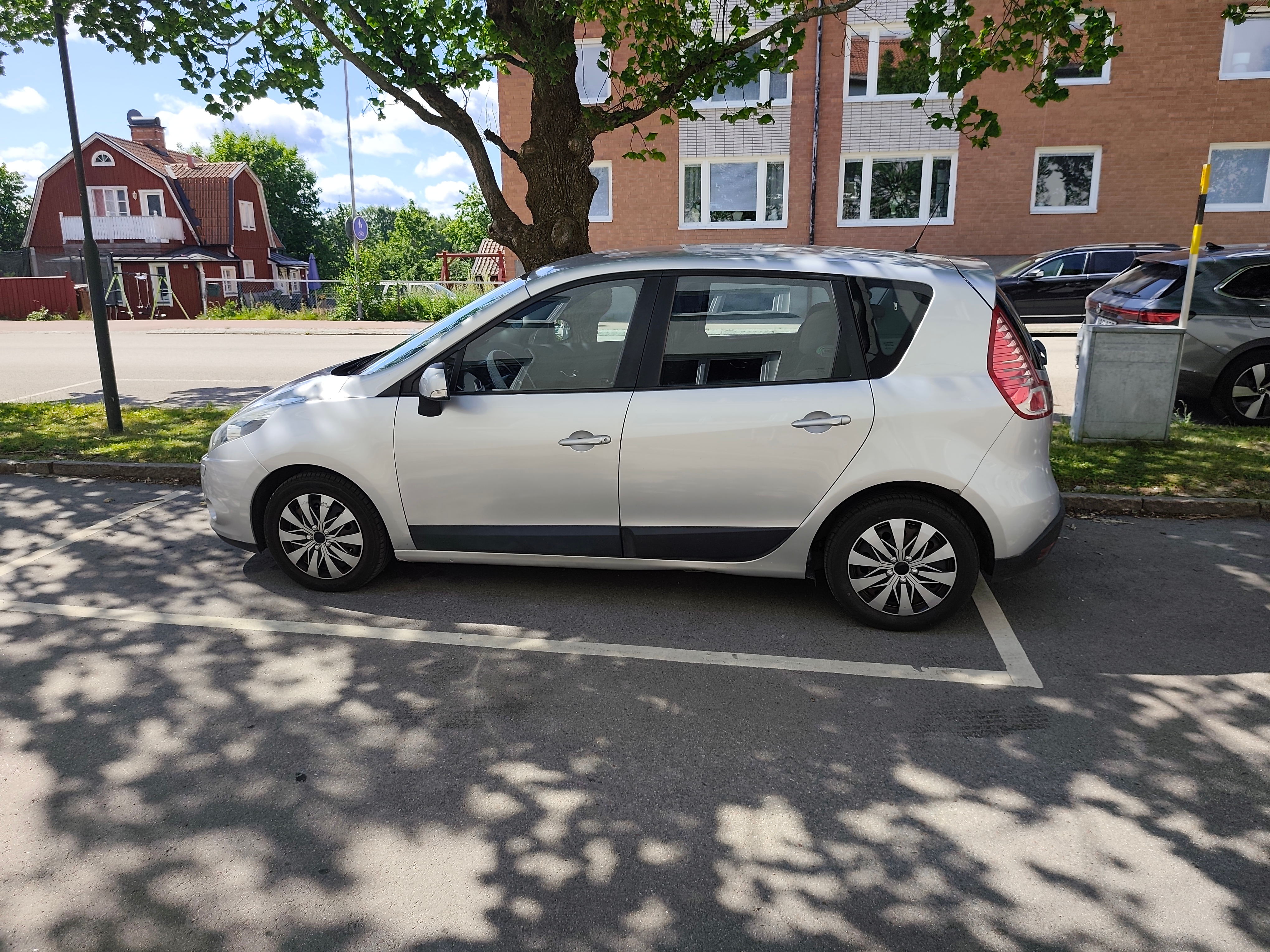 Renault Scenic 2011, bild 2/6