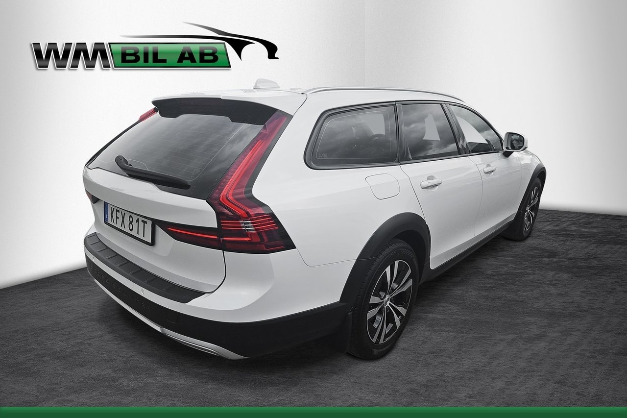 Volvo V90 Cross Country 2022, photo 3/4