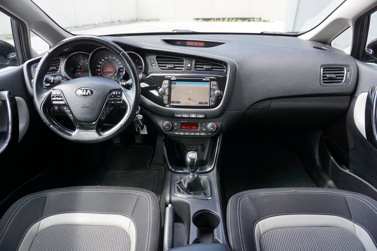 Kia Ceed 2015, photo 2/29