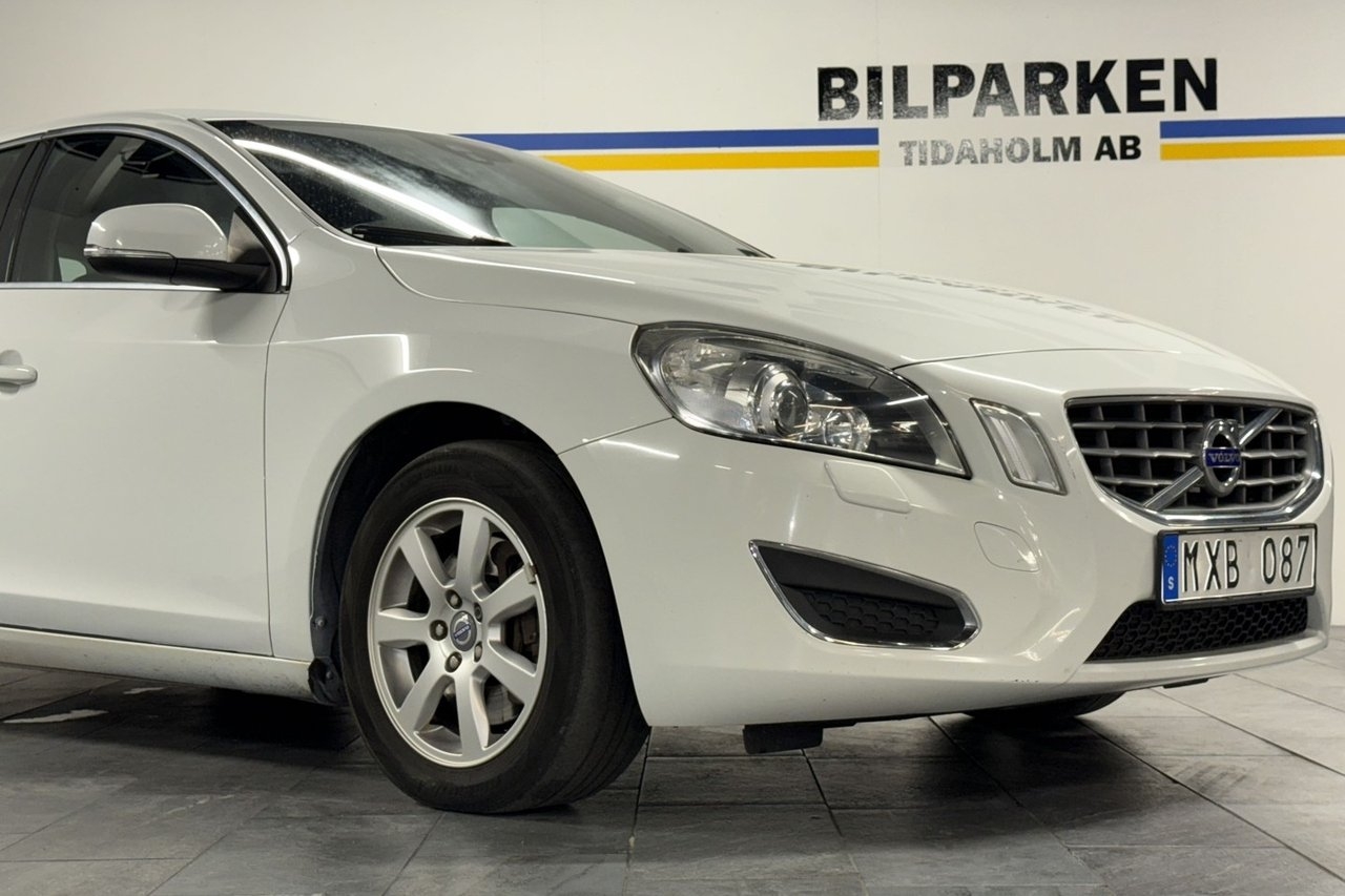 Volvo V60 2013, photo 5/23