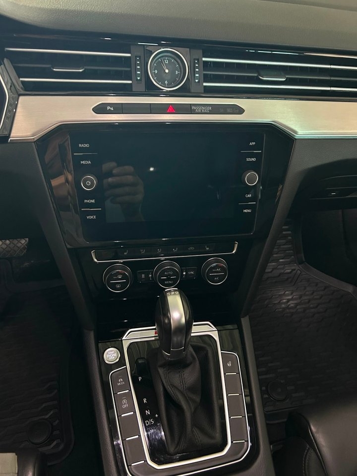 Volkswagen Passat 2019, bild 2/10