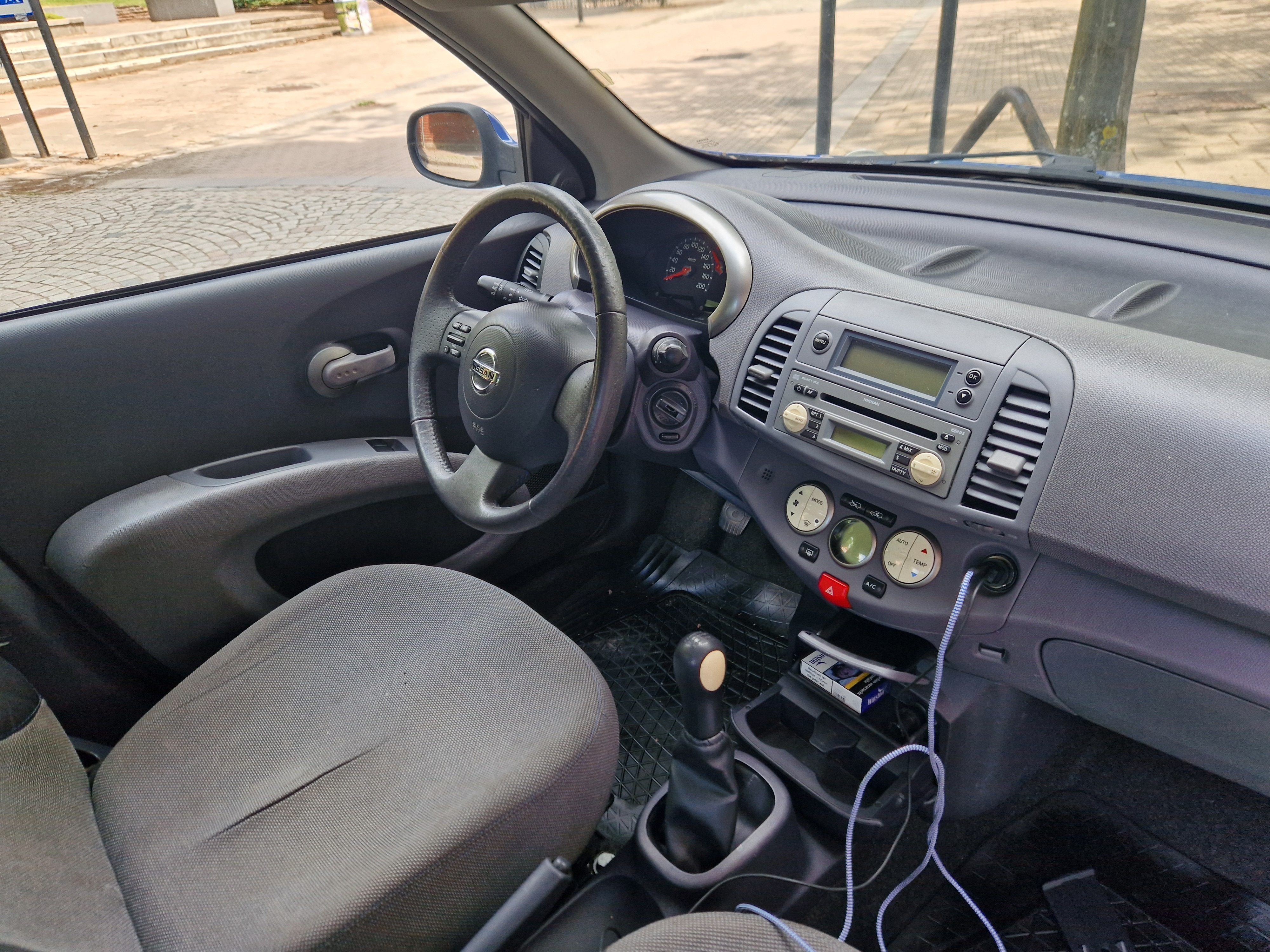 Nissan Micra 5-dörrar 1.4 Manuell 2003, bild 2/4