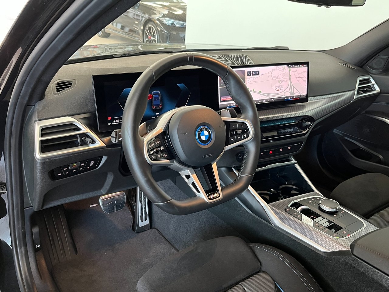 BMW 330 2025, photo 5/10