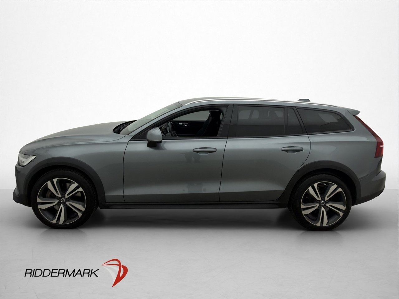 Volvo V60 Cross Country 2019, photo 5/36