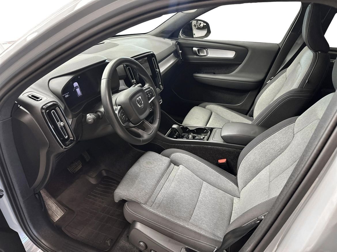 Volvo XC40 B4 FWD Bensin Plus Dark 2025, bild 6/12