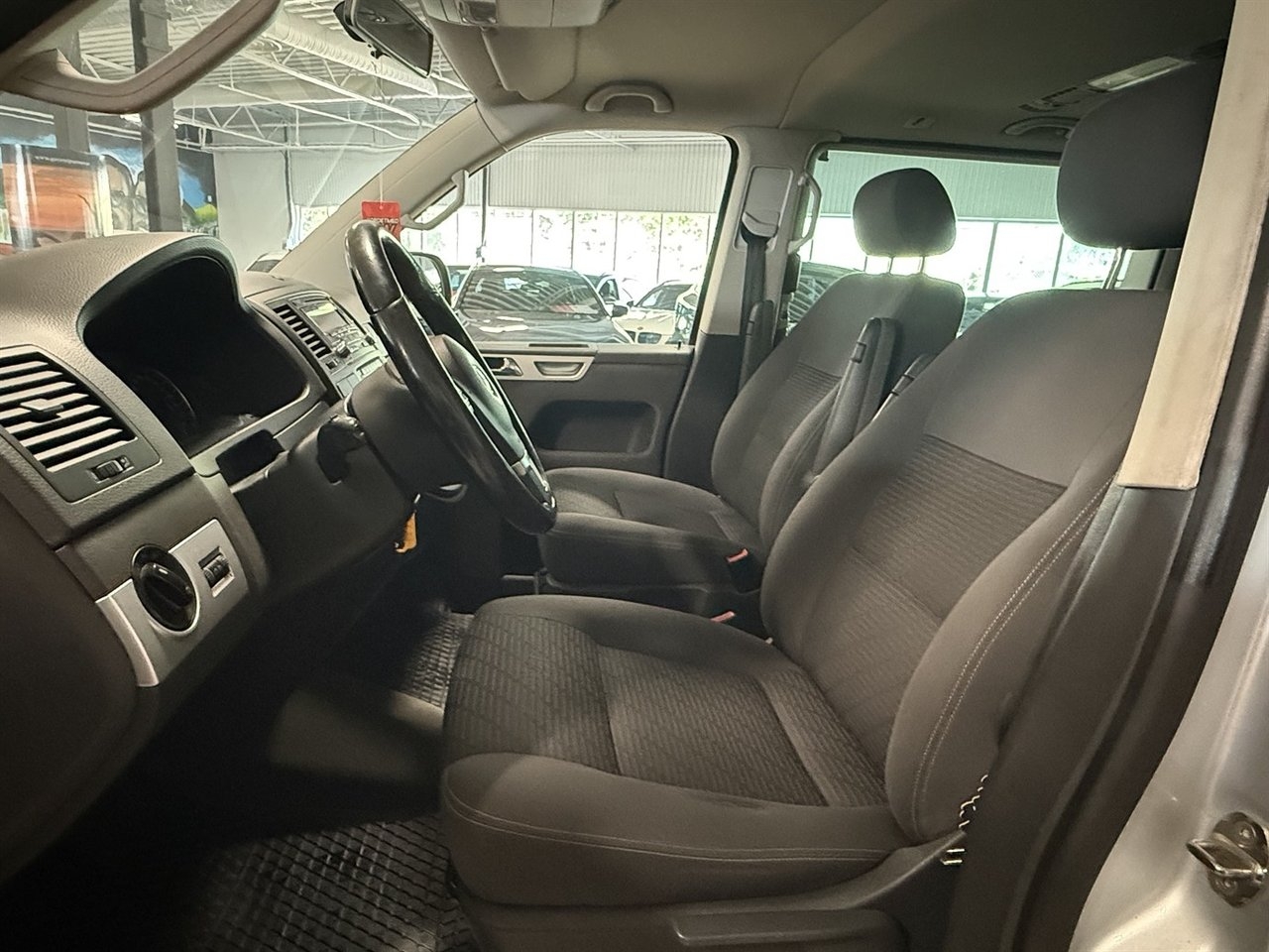 Volkswagen Multivan 2.0 TDI DSG 140hk 2010, bild 3/11