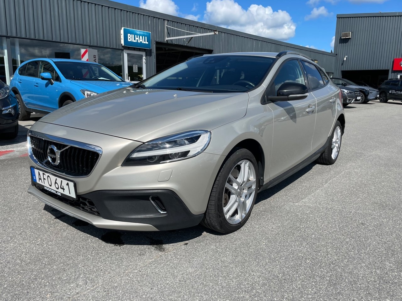 Volvo V40 Cross Country 2019, kuva 2/10