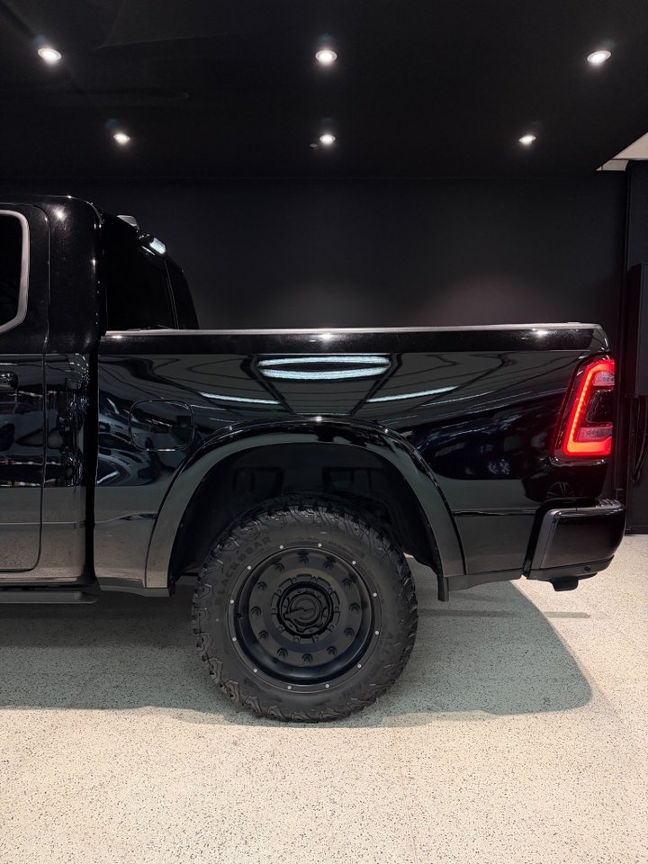 RAM 1500 Crew Cab 5.7 LIMITED NIGHT 2023, bild 4/10