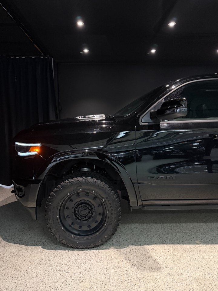 RAM 1500 Crew Cab 5.7 LIMITED NIGHT 2023, bild 5/10