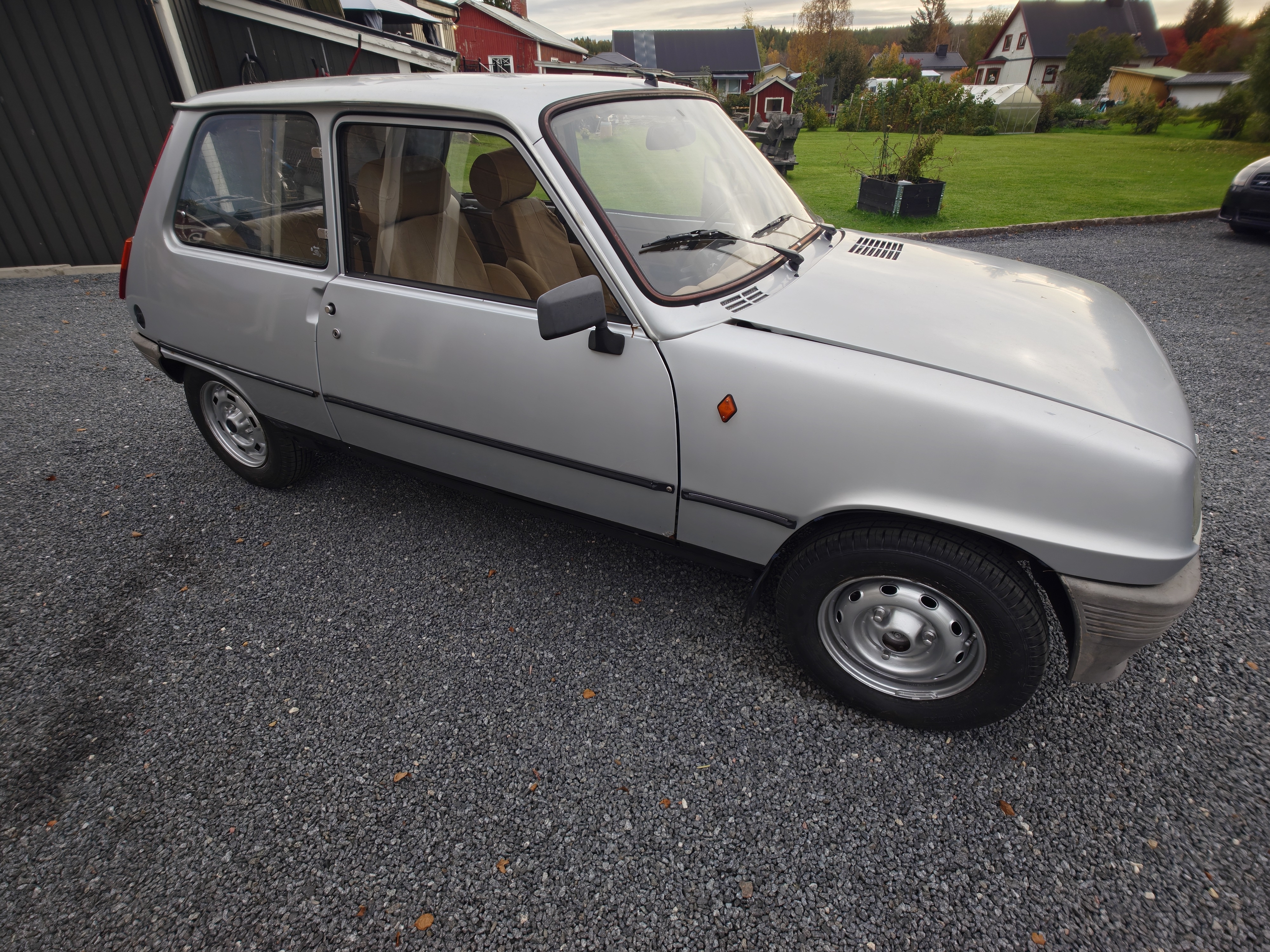 Renault 5 3-dörrar 1.4 TS Manuell 1984, photo 4/10