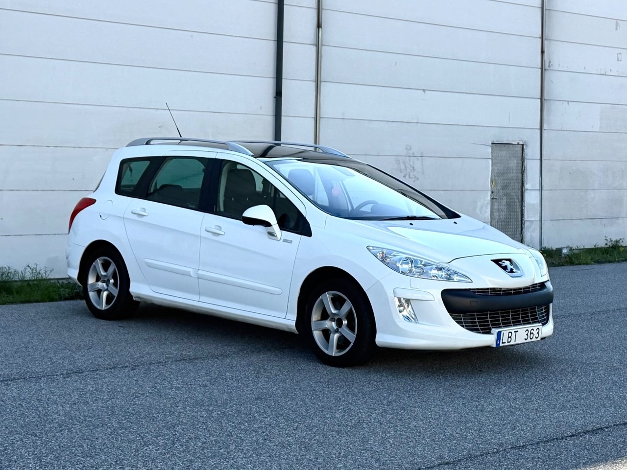 Peugeot 308 SW 1.6 THP Euro5 2010, kuva 2/8