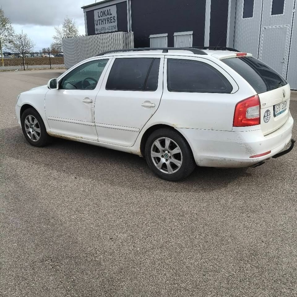 Skoda Octavia 2009, bild 2/9
