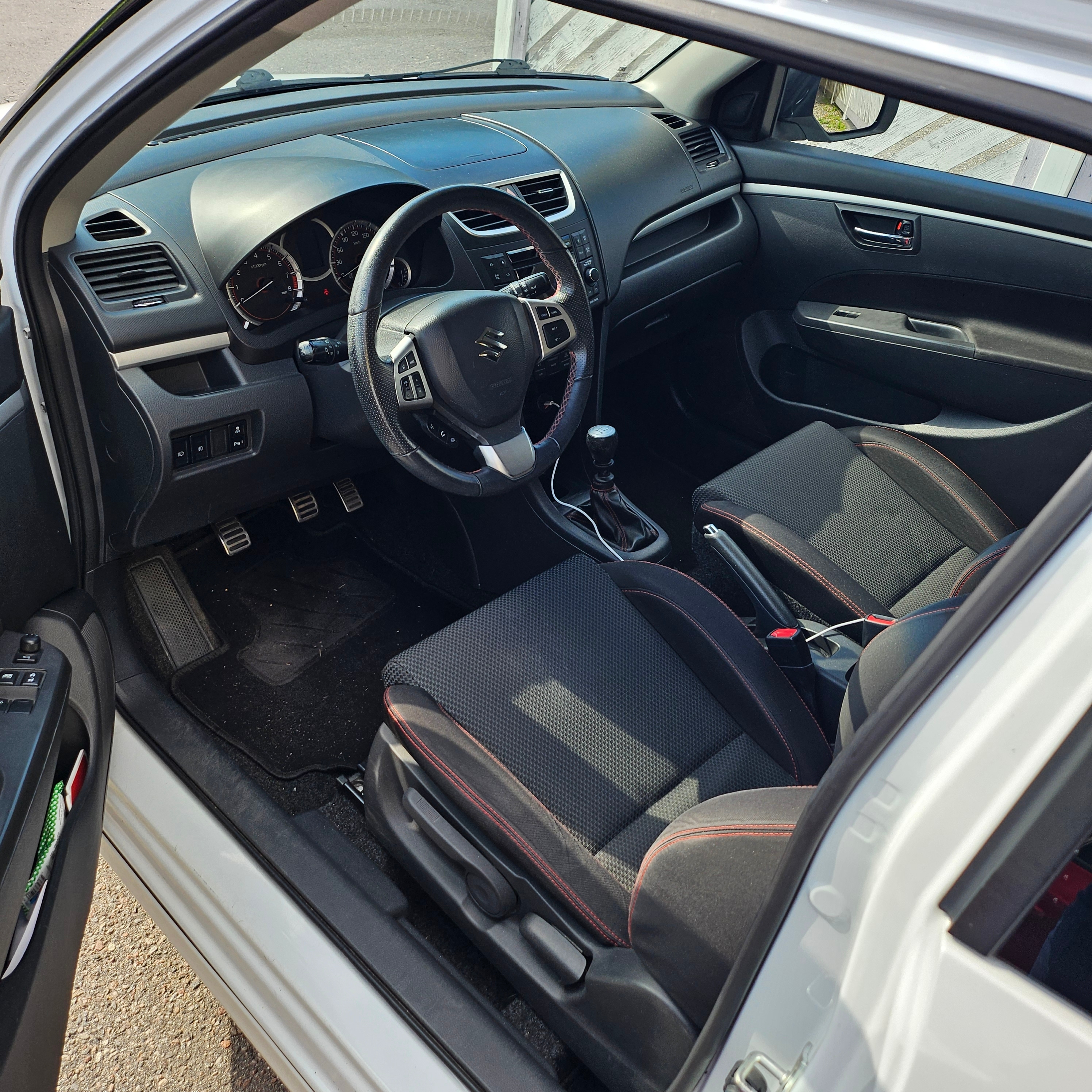 Suzuki Swift 2013, bild 5/10