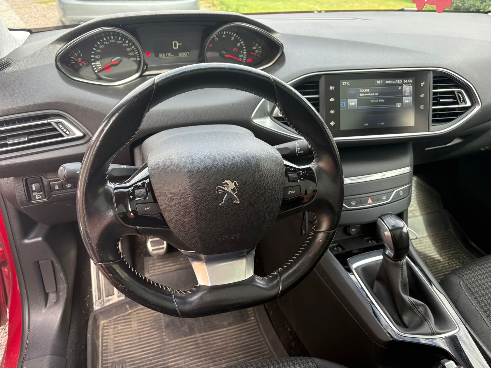 Peugeot 308 SW 1.2 110 Manuell 2017, bild 6/9