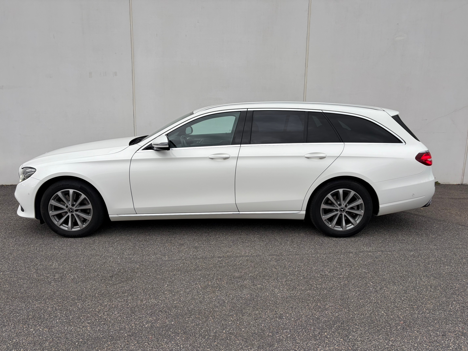 Mercedes-Benz E 220 d 4MATIC 9G-Tronic 2018, bild 4/18