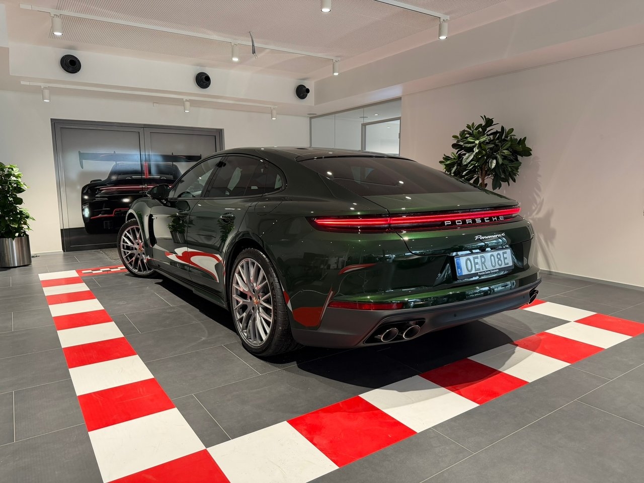 Porsche Panamera 4 E-HYBRID 2026, bild 2/24