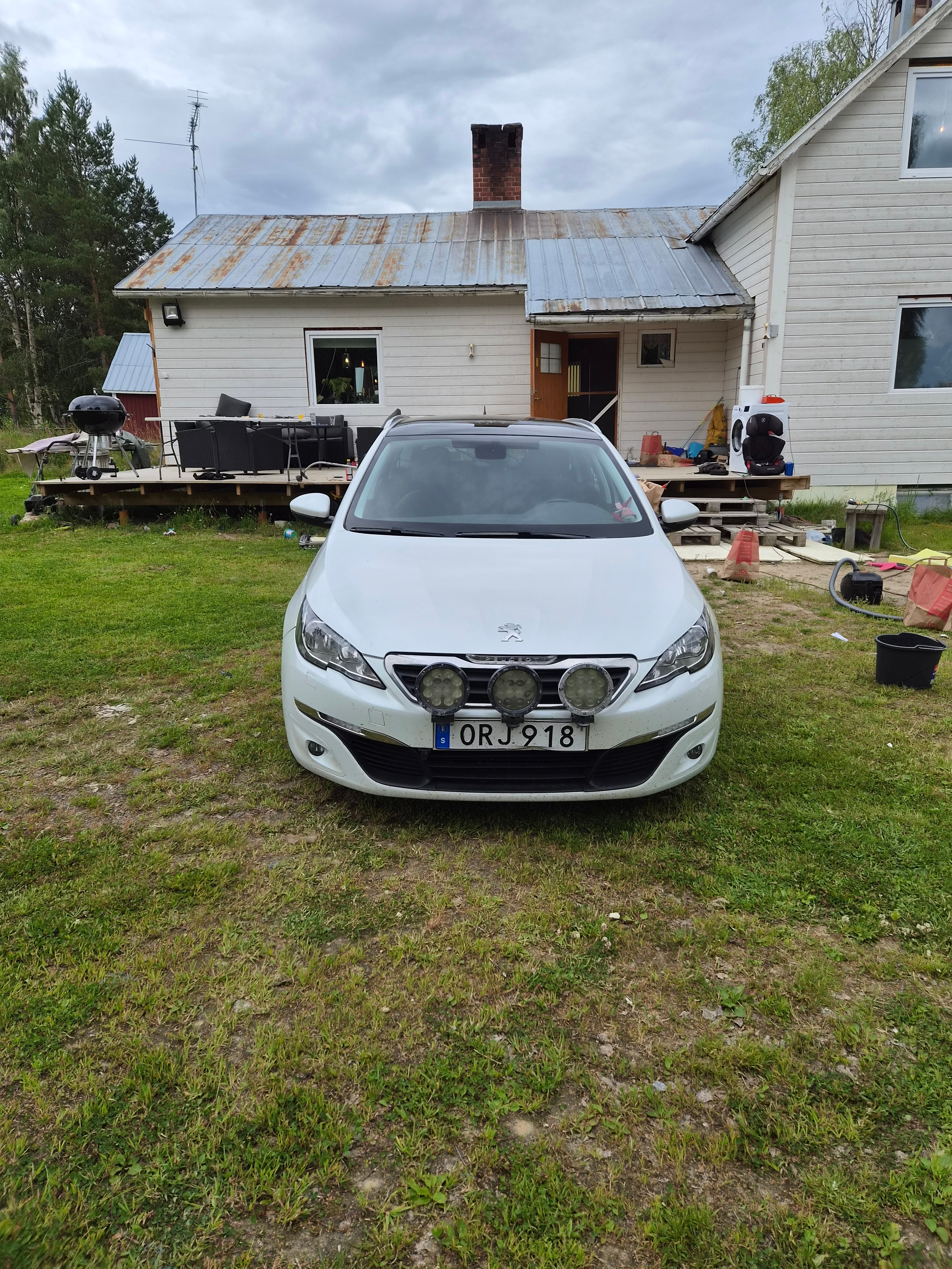 Peugeot 308 SW 1.6 e-HDi 115 FAP Manuell 2014, bild 2/9