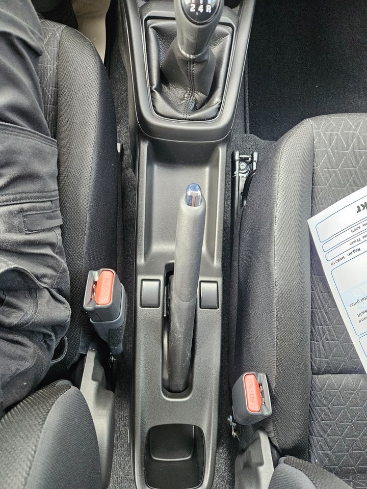 Suzuki Swift Base Hybrid 2026, photo 7/10